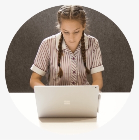 Girl At Computer - Netbook, HD Png Download, Free Download