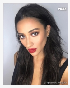 Shay Mitchell, De "pretty Little Liars", Faz Aniversário - Shay Mitchell Red Lip, HD Png Download, Free Download