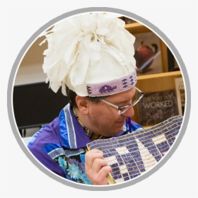 Perry Gordon Tells A Visitor About Wampum - Wall Clock, HD Png Download, Free Download